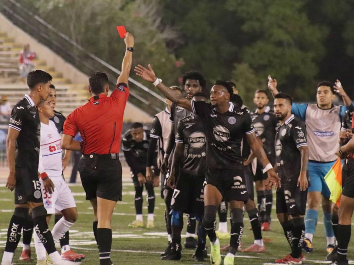 A los golpes Olimpia y Motagua: zafarrancho, expulsados y bellezas en New Orleans