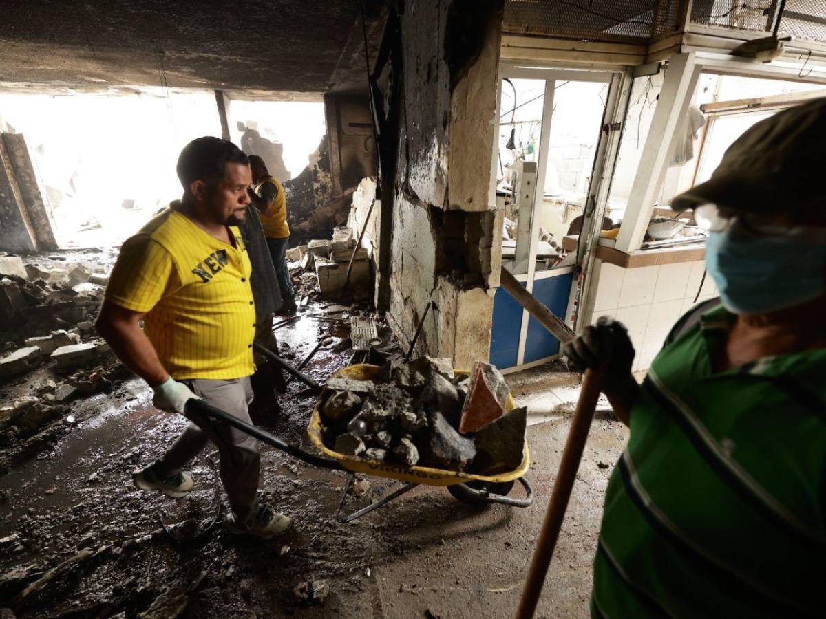 Imágenes que duelen: así luce el mercado Medina un día después del incendio