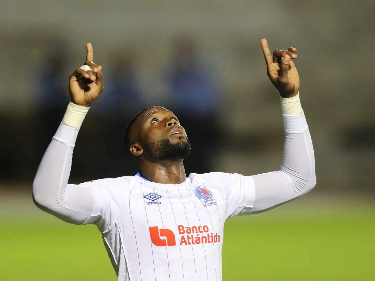 Yustin Arboleda celebrando su gol marcado por la vía penal.