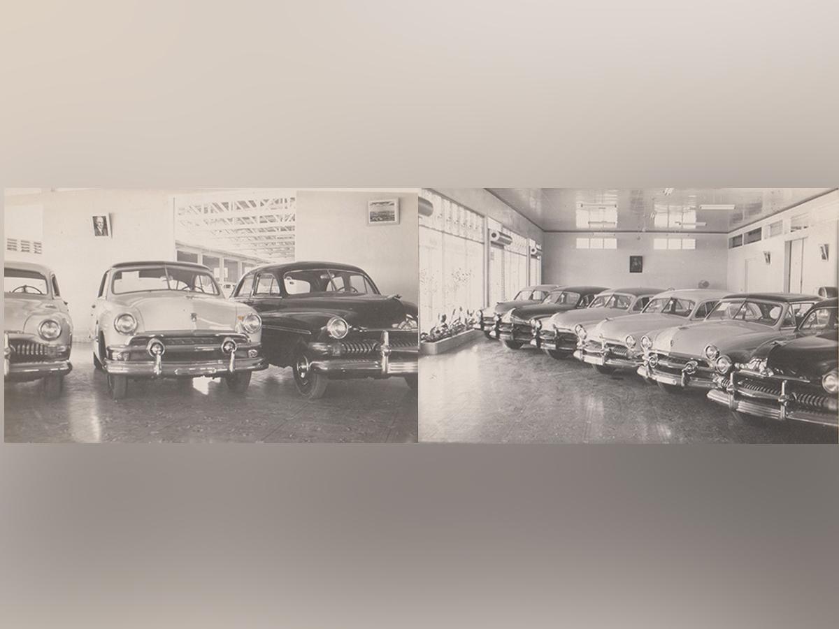 Sala de exhibición de vehículos en Yude Canahuati Ford en los años 50.