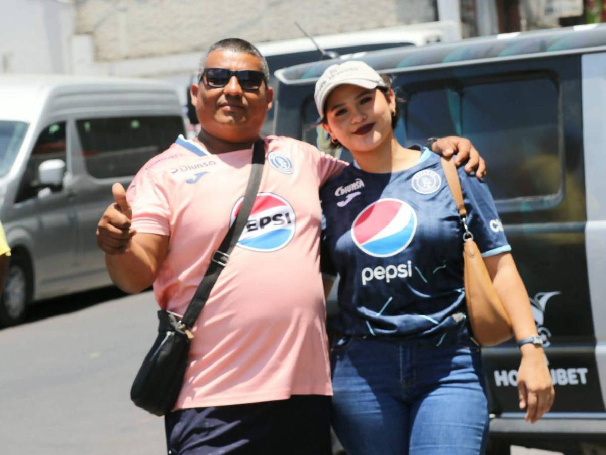 Motagua-Marathón: Beso de famosa periodista y ambientazo previo a la Gran Final
