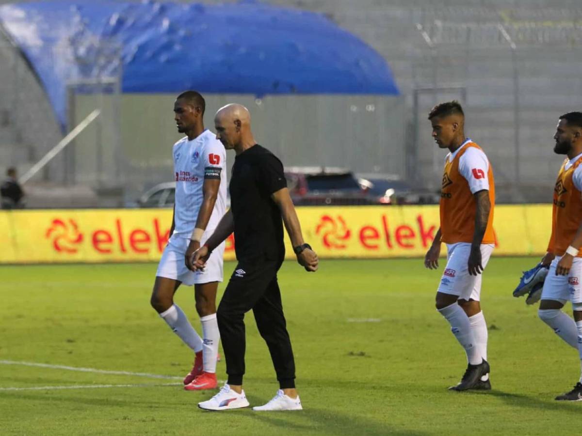 Pelea de Olimpia y Motagua, Auzmendi aturdido y olimpistas se rebelan