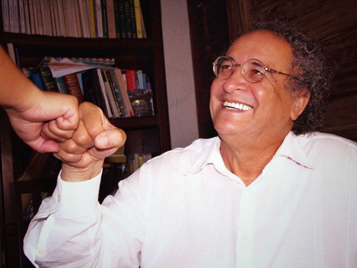 Nelson Ávila sorprende con precandidatura en otro partido