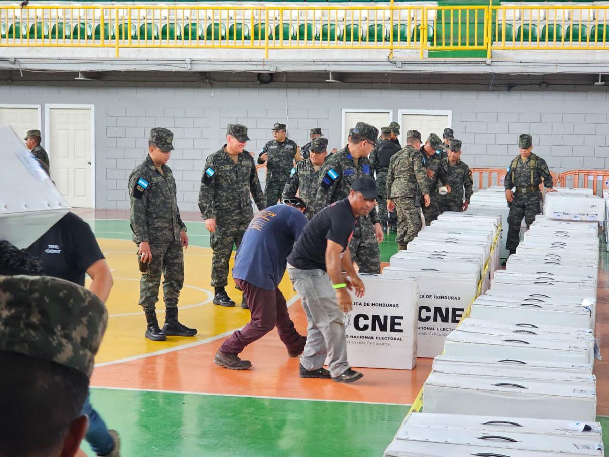 Llegan a SPS más de 3,000 maletas electorales de Cortés