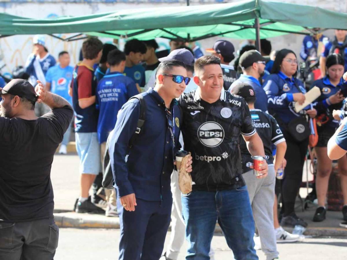 'Tota' Medina pierde la cabeza, festejo a lo Cristiano, mensaje al DT de Honduras en el Clásico y lindas chicas