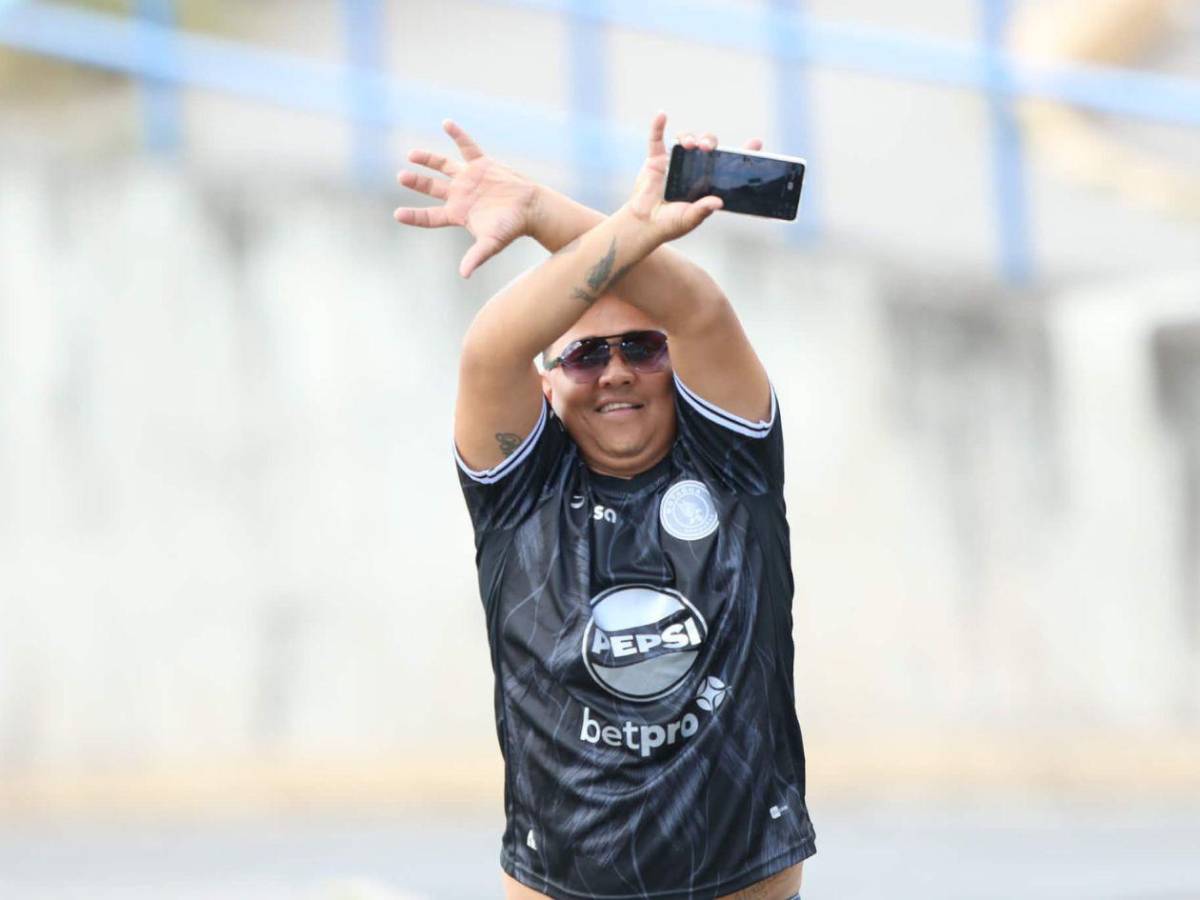 Motagua-Marathón: Beso de famosa periodista y ambientazo previo a la Gran Final