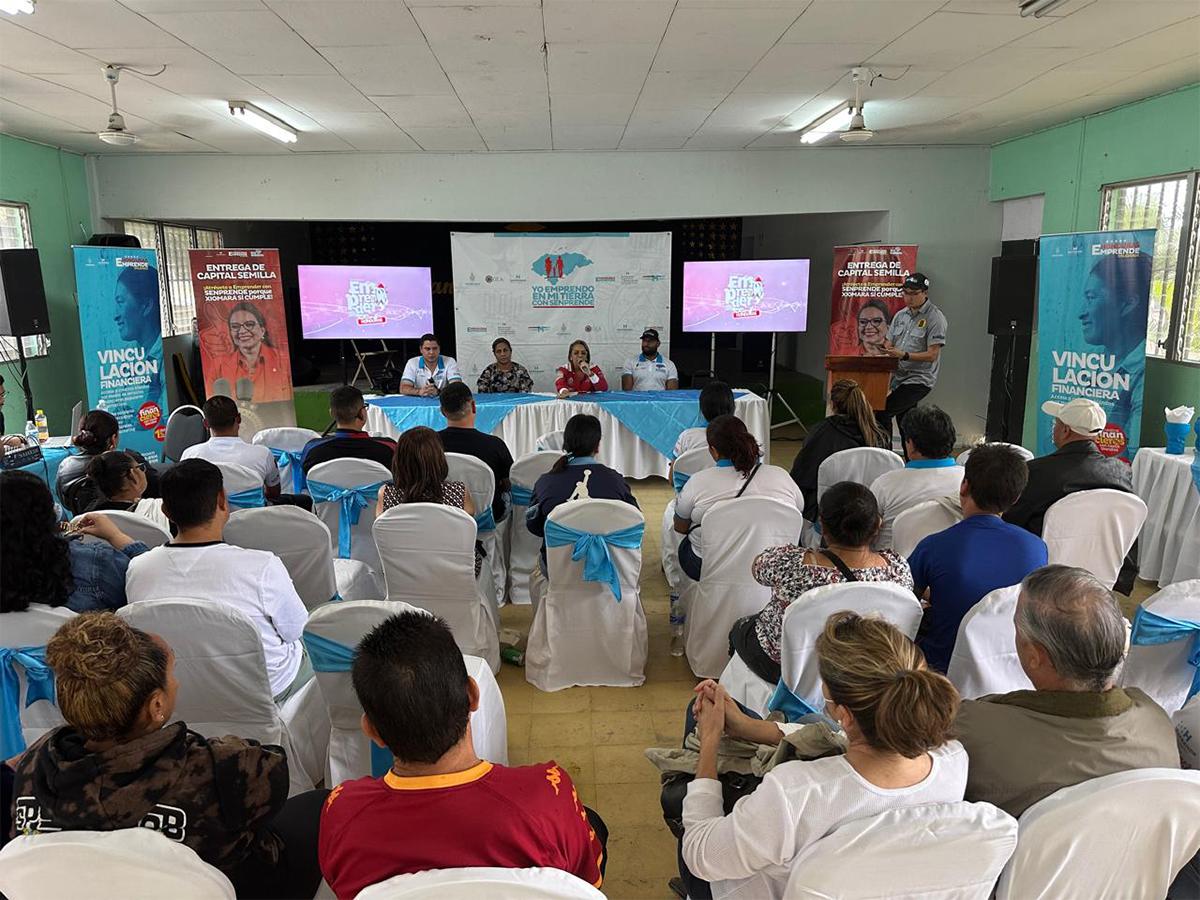 Senprende durante una capacitación fortaleciendo habilidades de gestión empresarial.