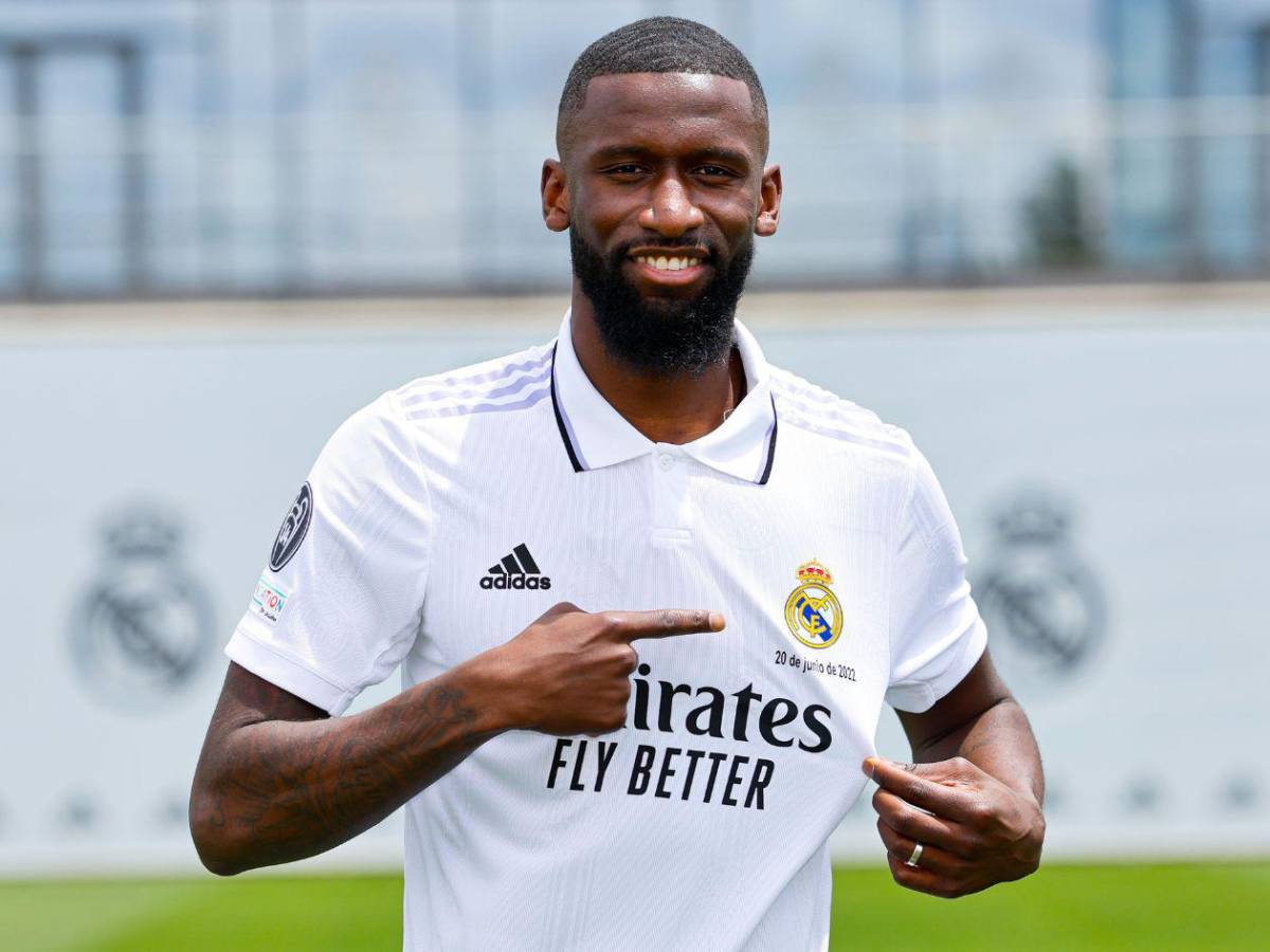 Barcelona apunta a un central, Real Madrid recibe oferta y fichaje del City