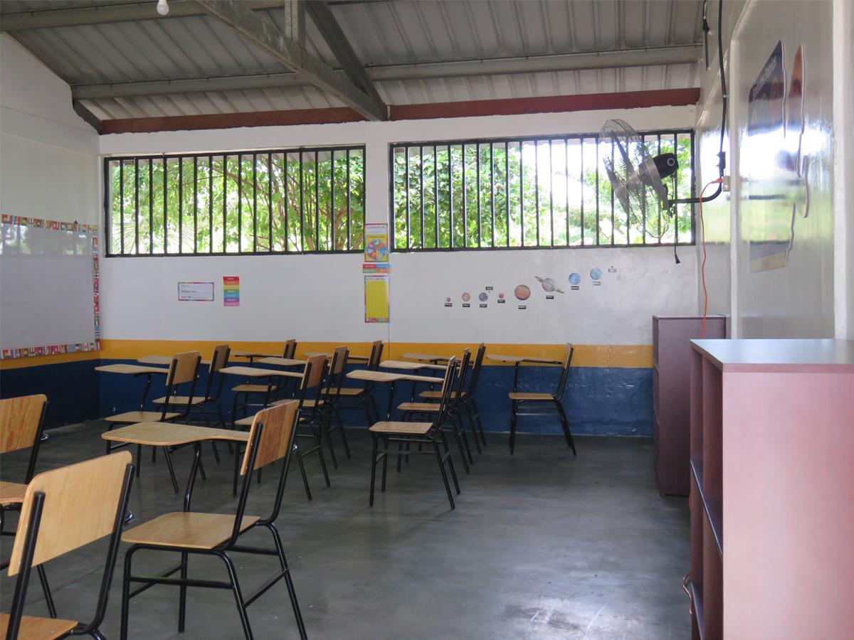 Cemento Ultracem construye en la educación de Choloma
