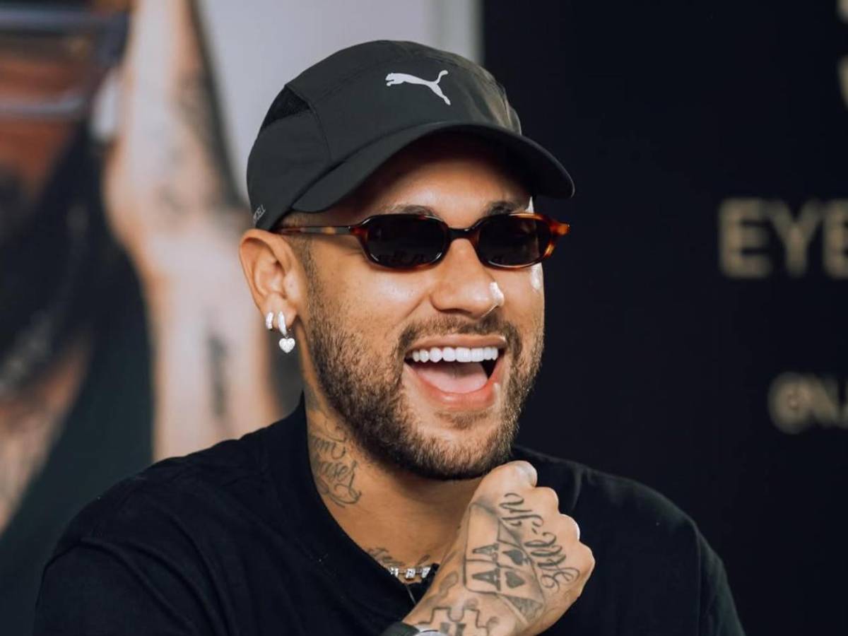 Neymar negocia su salida del Santos e iría a impensado club: Hondureño atento