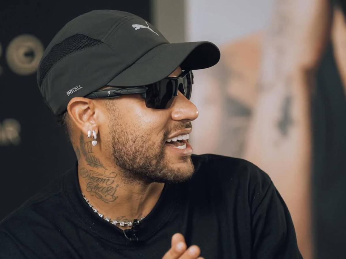 Neymar negocia su salida del Santos e iría a impensado club: Hondureño atento