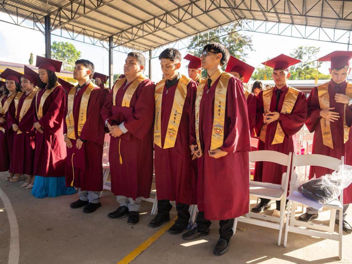 El motivador mensaje de Roberto Contreras para graduandos en Chamelecón