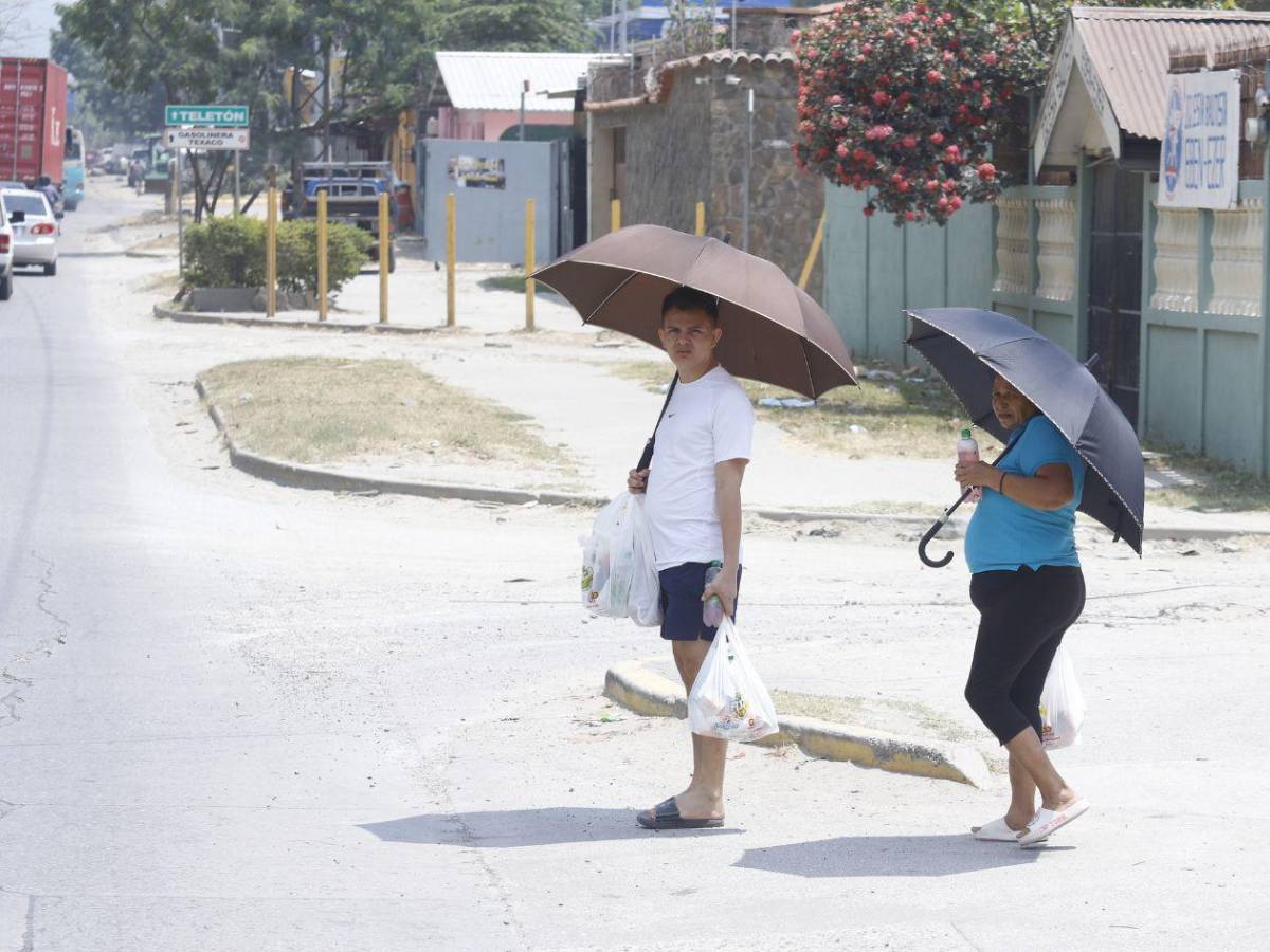 No espere a tener sed: El error diario que podría causarle un golpe de calor