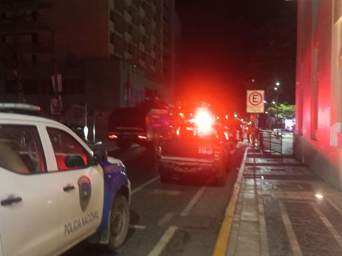 Policía Nacional y Militar evitan saqueos en centro de San Pedro Sula