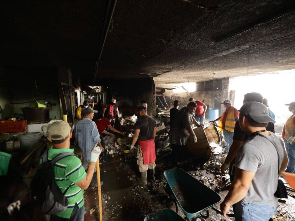 Imágenes que duelen: así luce el mercado Medina un día después del incendio