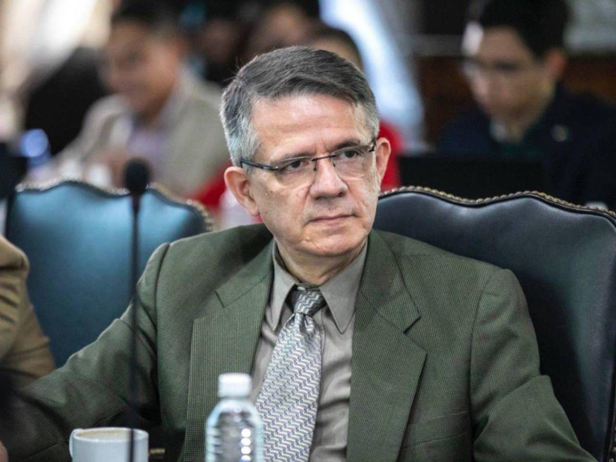Octavio Pineda encara a exministro de Salud tras grave acusación