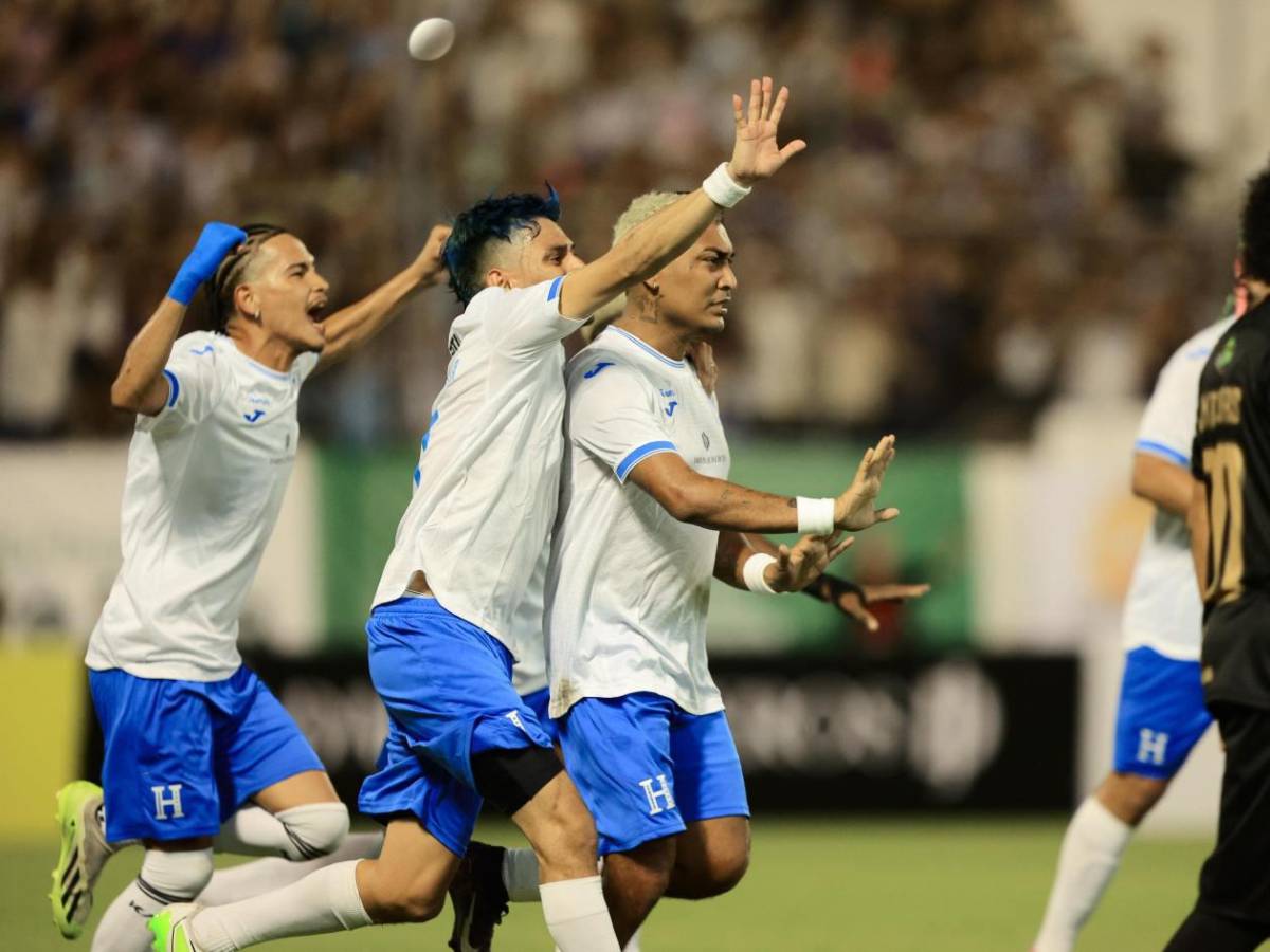 Así celebró Supremo su primer gol con Milagro Flores en el estadio Morazán