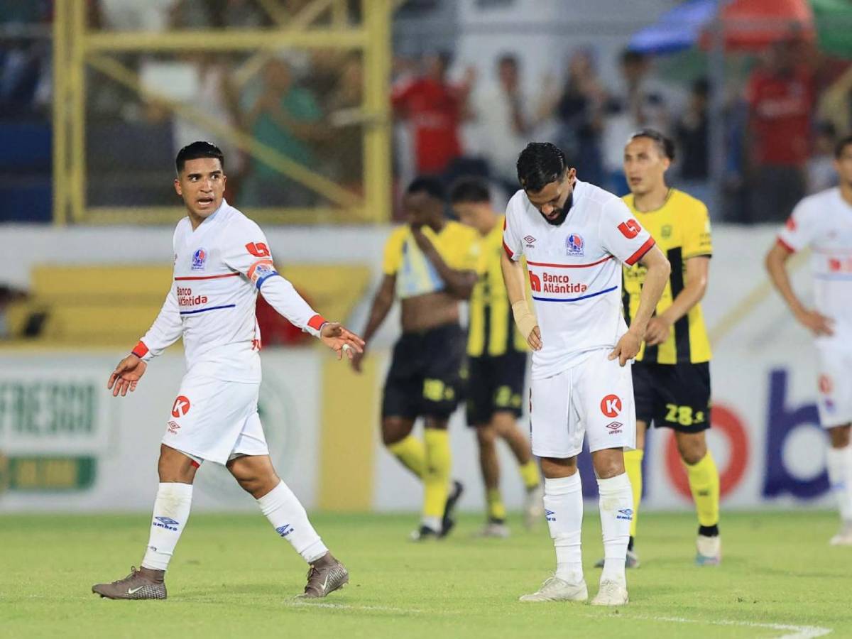 Real España celebra, Olimpia sufre y discusión de compañeros, culpable y desmayo