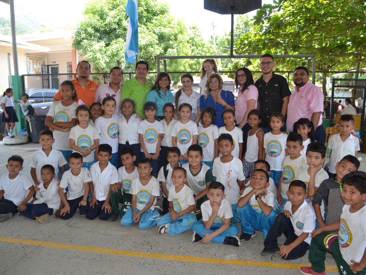 CrediRapid celebró el Día del Niño en el Centro de Educación Básica 18 de noviembre, en Armenta