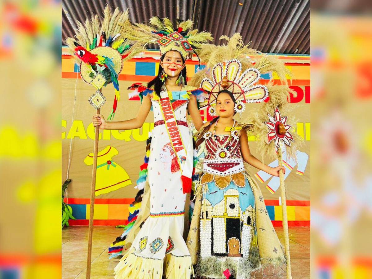 Niños hondureños honran al Cacique Lempira con espectaculares trajes típicos