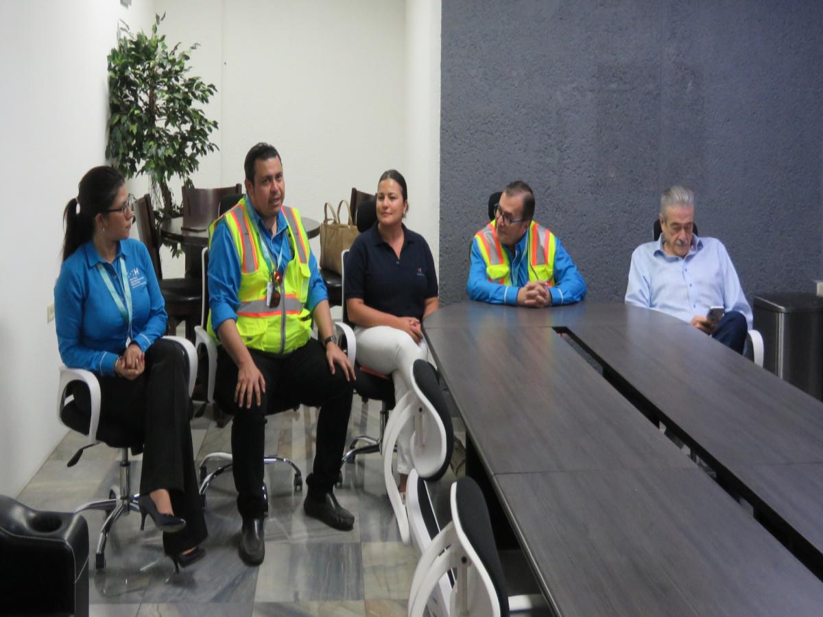 María Fernanda Lanza, Gerente Comercial SAN; Hernán Ávila, Gerente Aeropuerto de SPS; Duygu Tecim, CEO de Volkan; Ricardo Martínez, Secretario Ejecutivo SAN; y Emilio Dirube.
