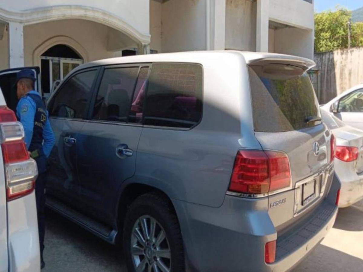 Decomisan lujosos vehículos y armas a banda Los Olanchanos