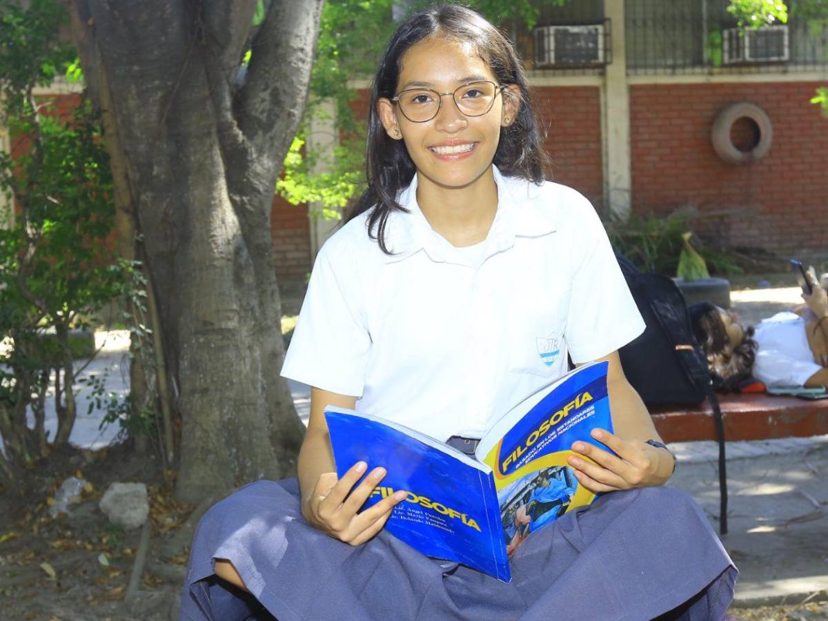 Orgullo académico: Ellos son los 8 mejores estudiantes del JTR este 2025