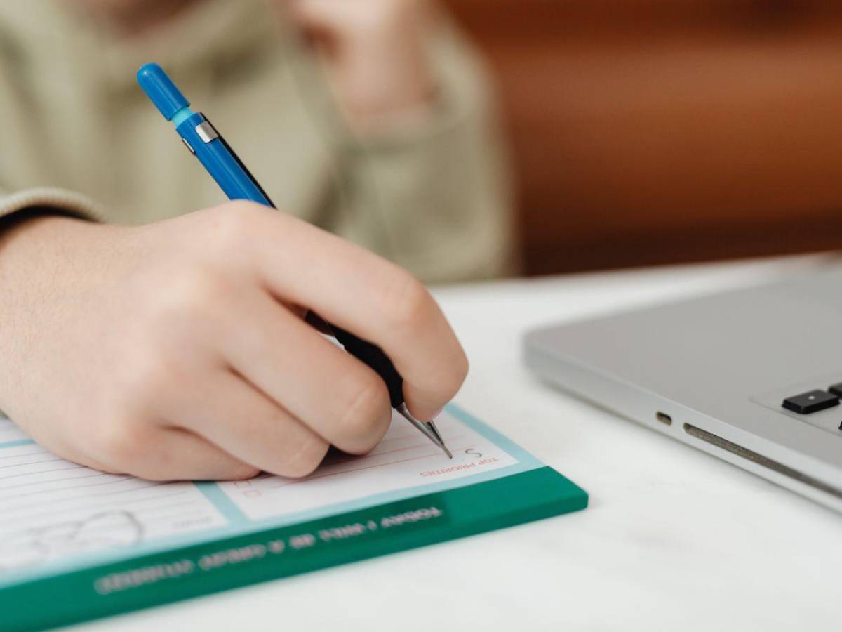 España abre puerta a regularización: guía fácil para hondureños paso a paso