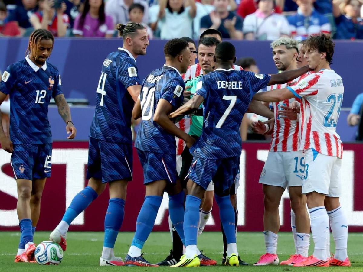 La pelea de Mbappé vs Paraguay, insulto del francés y le celebró en la cara a rival