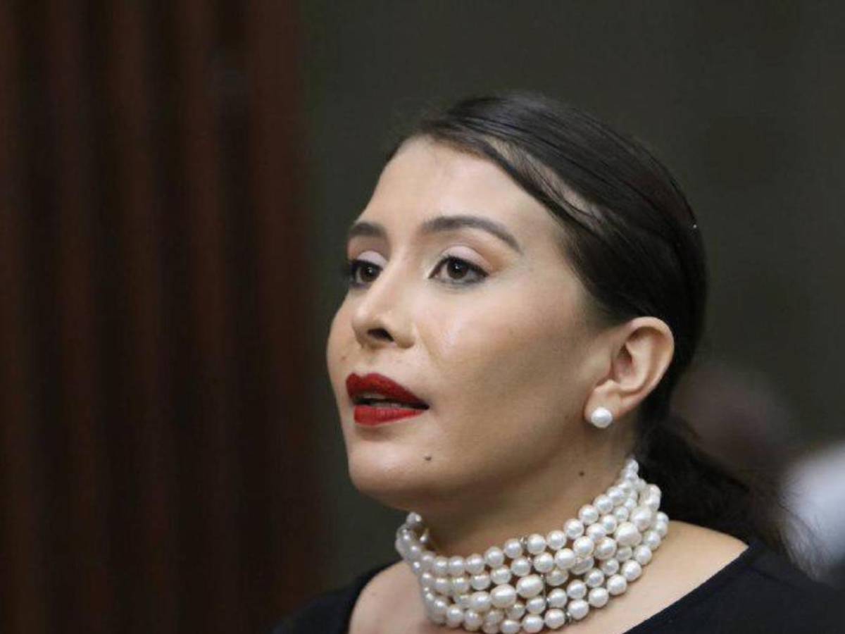 Mauricio Rivera tilda de “haragán” a Nasralla e Iroshka sale en defensa