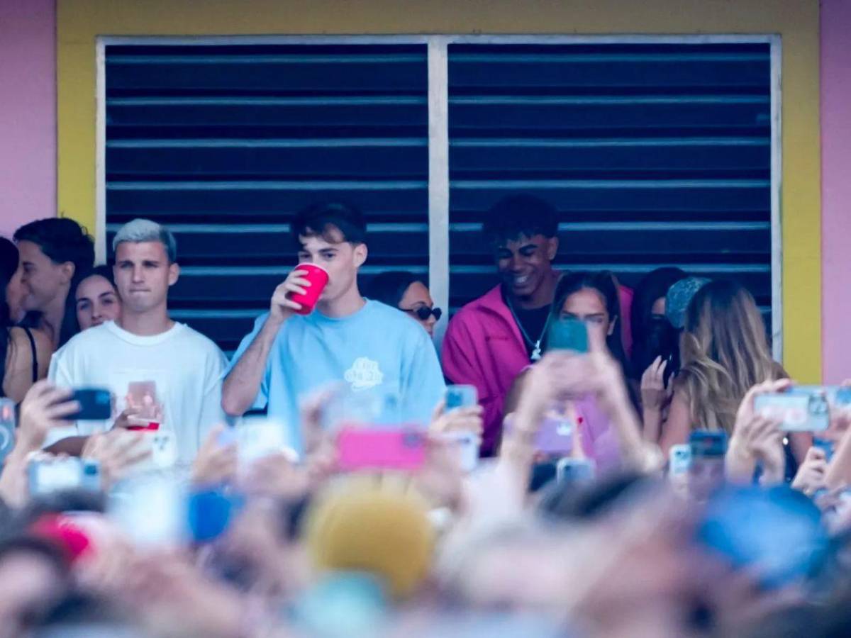Jugadores del Barcelona asisten al show de Bad Bunny: Lamine estuvo con su novia