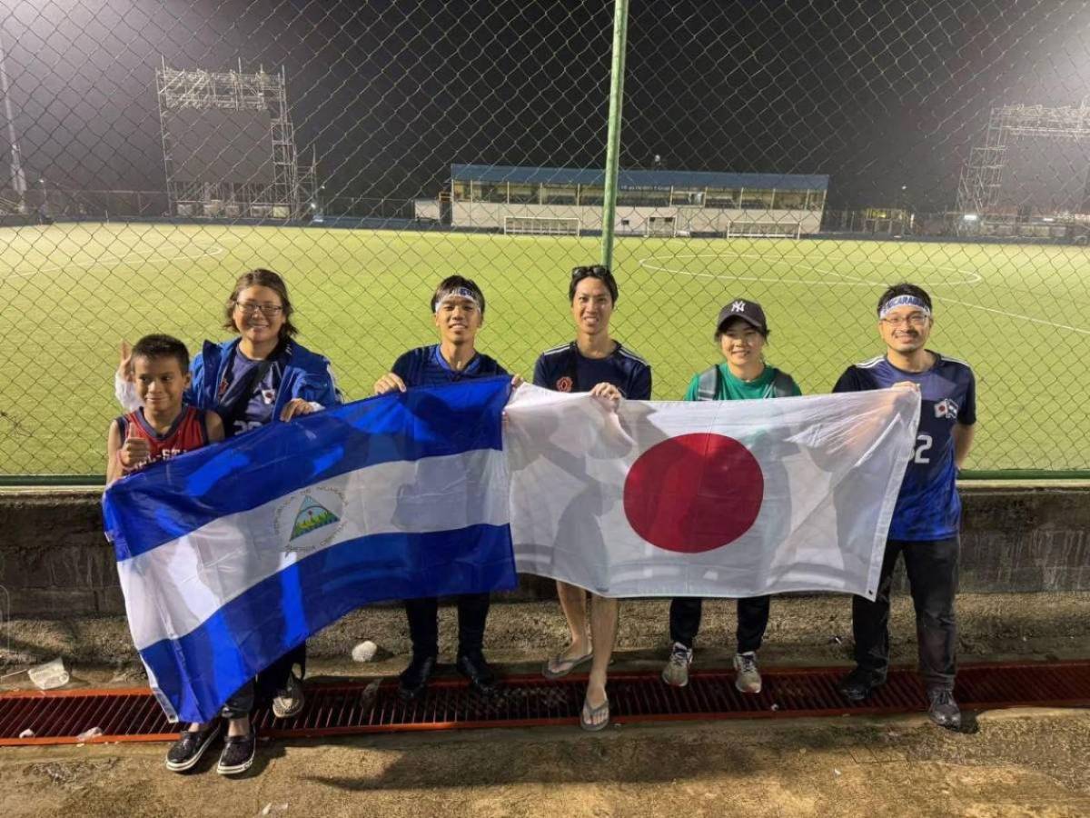 Hinchas japoneses dan lección de cultura tras partido entre Nicaragua y Haití