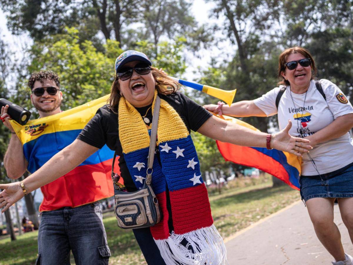 Venezolanos lloran de felicidad y festejan en las calles la captura de Maduro
