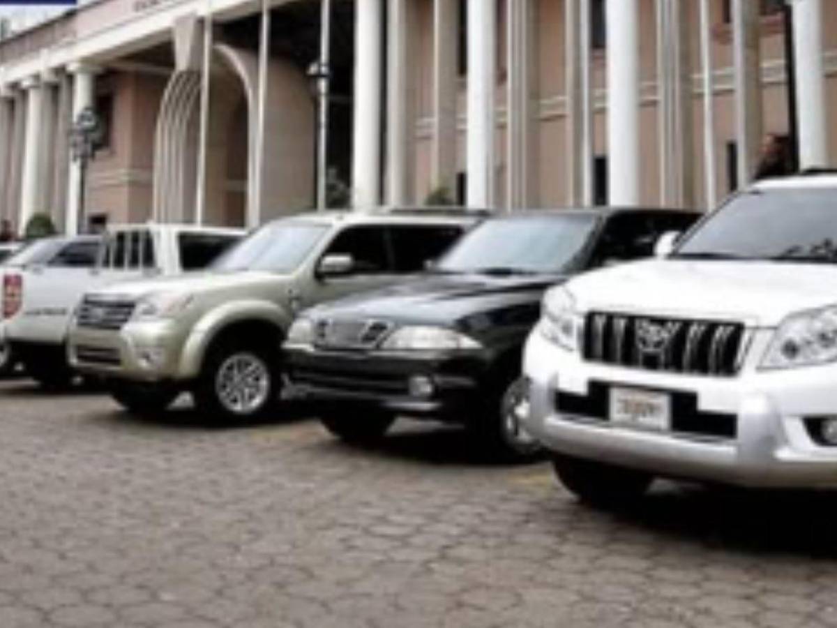 Revelan la millonaria cifra que pagaba Gobierno de Xiomara en lujosos carros para ministros