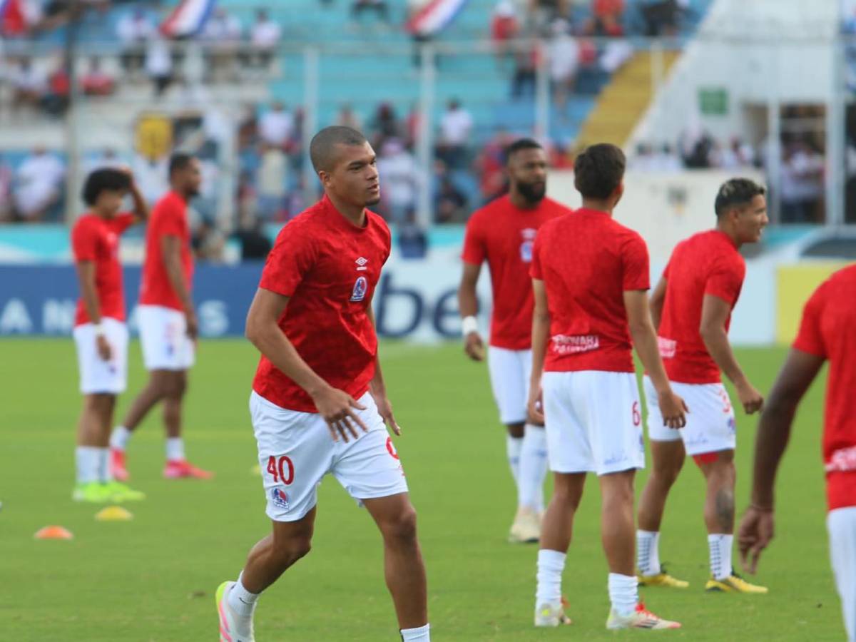 Hija de leyenda, enfado de Menjívar, las grúas en el Nacional y petición a Moya
