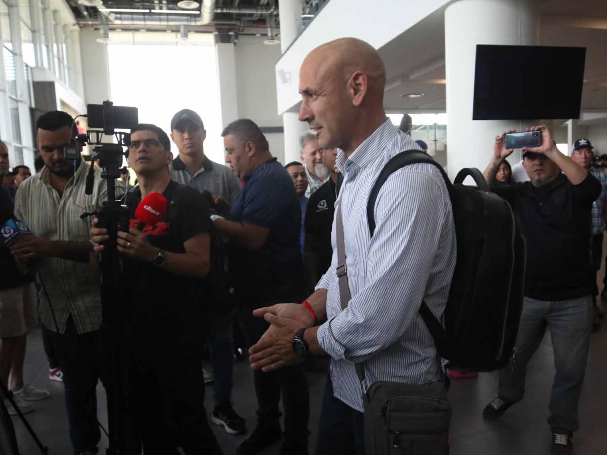 El estratega uruguayo Espinel fue abordado por diferentes medios de comunicación.