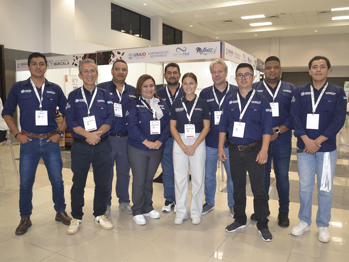 El equipo de colaboradores de Agronegocios Sostenibles se mostró muy orgulloso al ser parte de esta importante exposición.