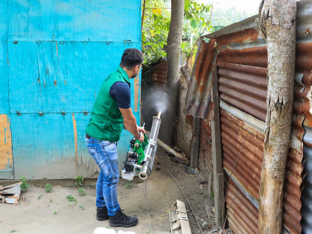 Se han intervenido hasta la fecha 386 centros educativos con labores de fumigación, así como 113 instituciones.