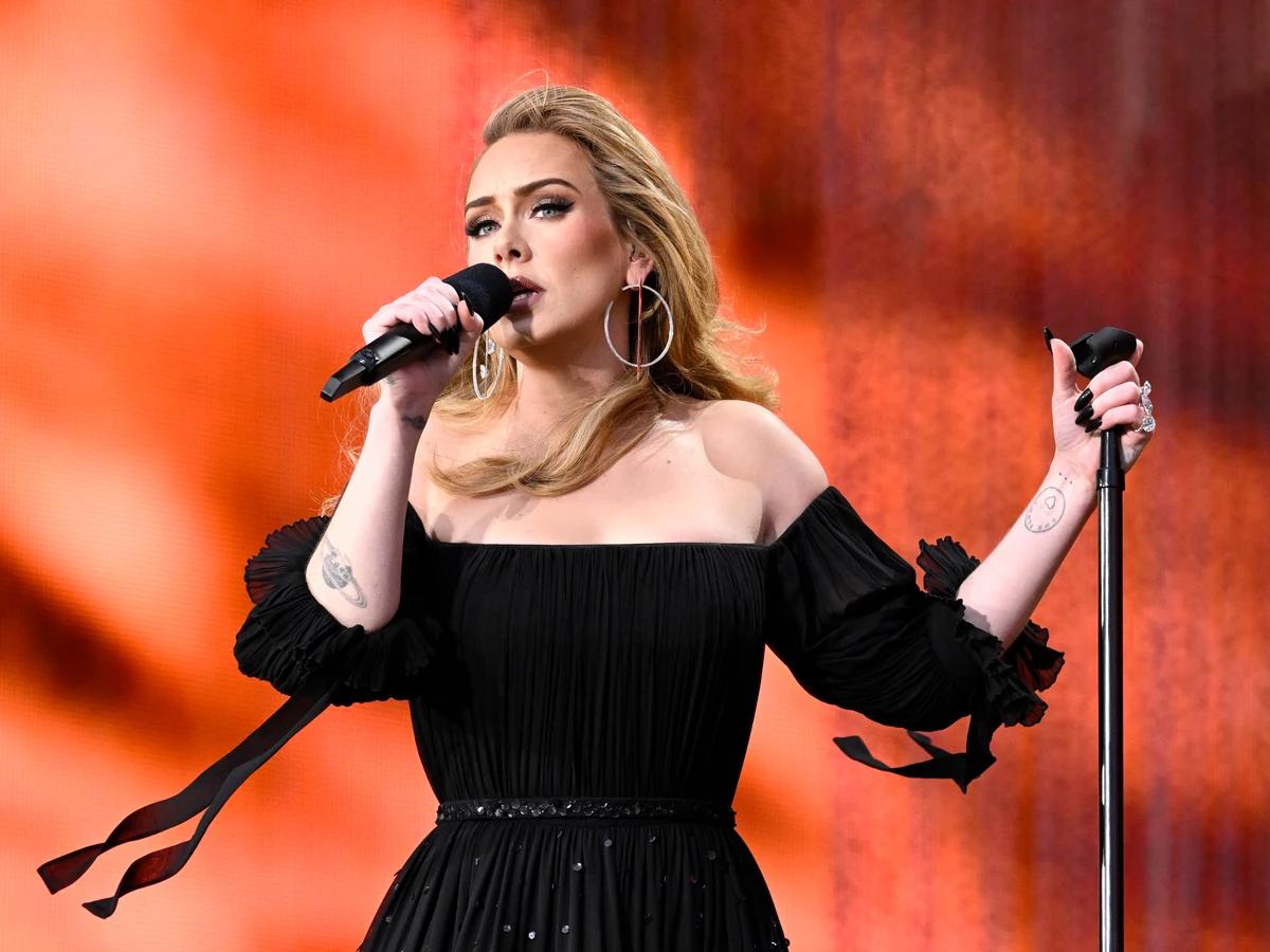 Adele insulta a un fan que hizo comentarios homofóbicos en su concierto