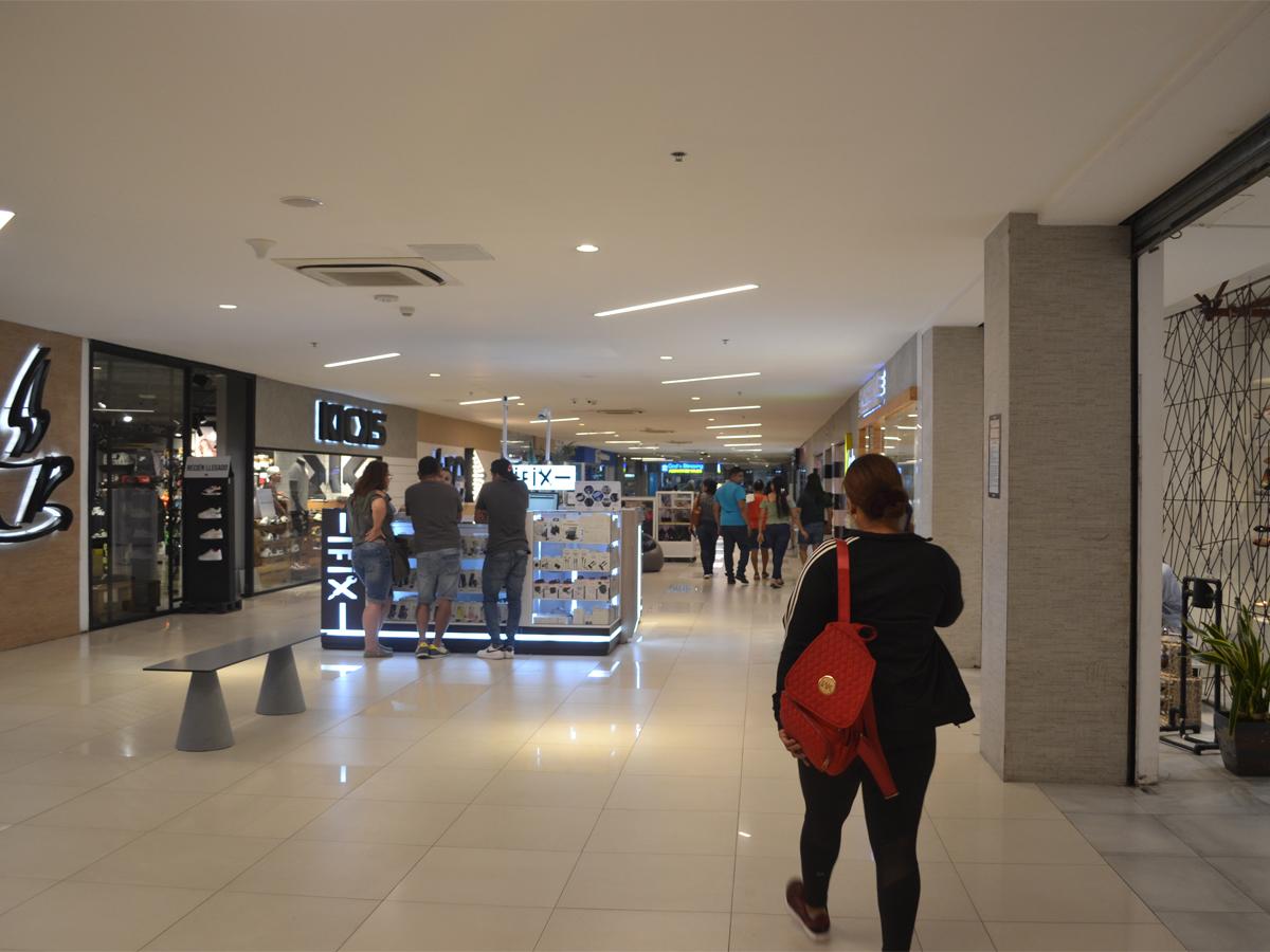 Fiel a su eslogan “Tu mall, Tu casa”, Mega Mall ofrece un ambiente 100% climatizado y con la mayor seguridad garantizada para que realices tus compras.