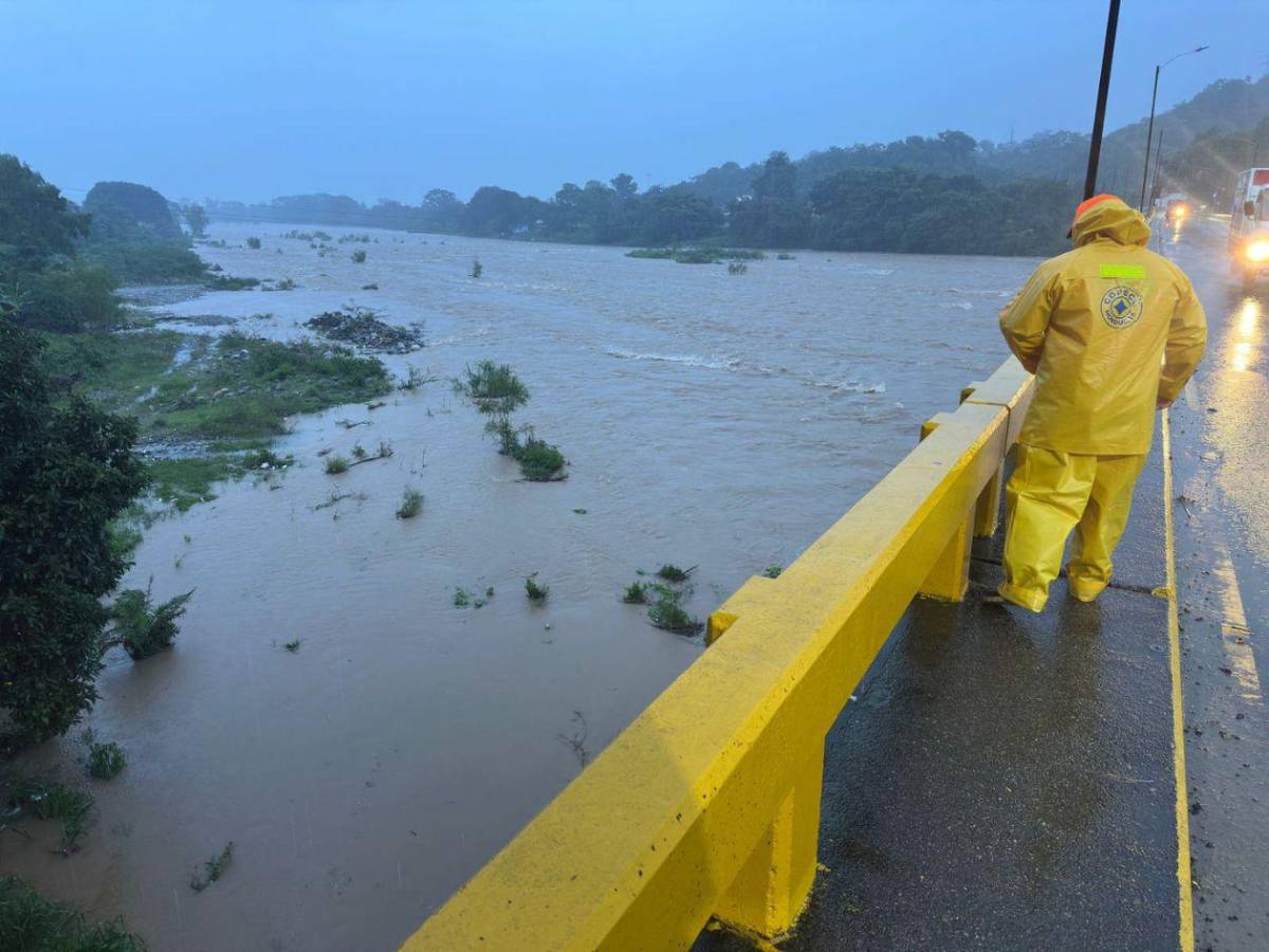 Calles convertidas en ríos y familias evacuadas tras intensas lluvias