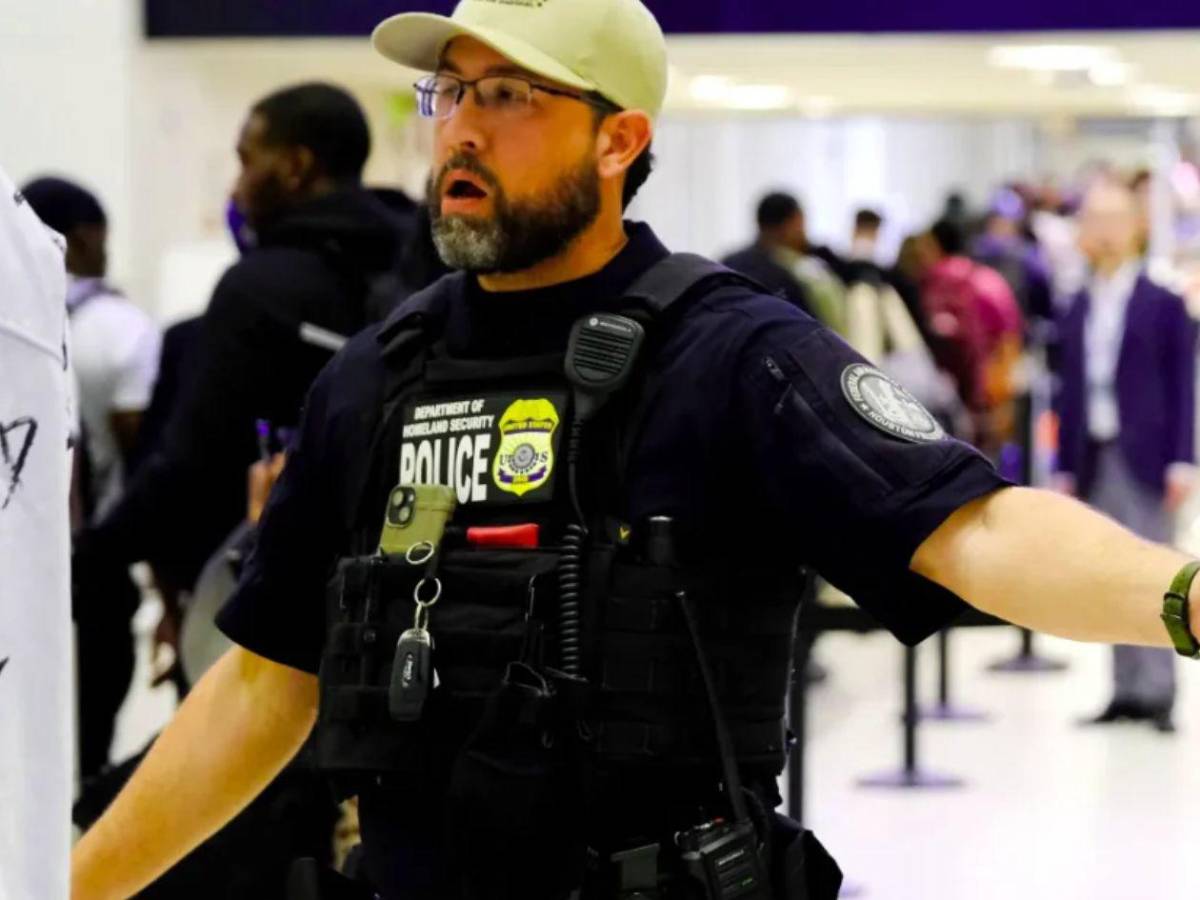 Inmigrantes en Estados Unidos podrían quedarse temporalmente sin permiso de trabajo