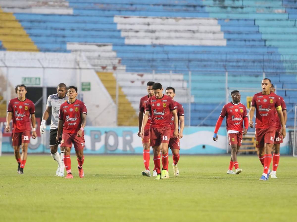 Pelea entre jugadores de Real España, festejo de Génesis y las chicas