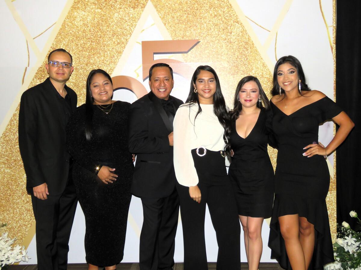 Representantes Turísticos celebra 25 años de promover la isla de Roatán