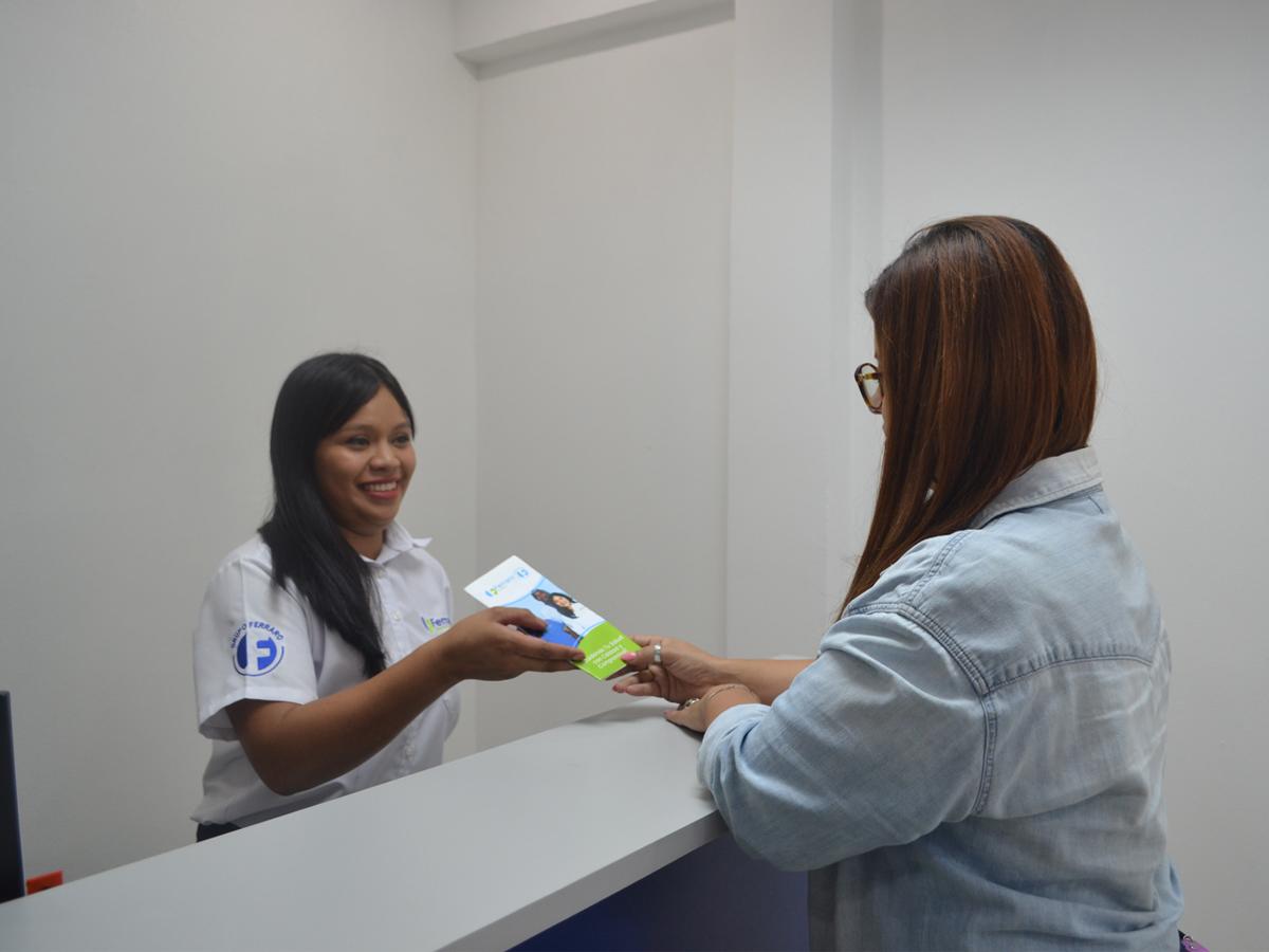 Los pacientes son guiados en todo el proceso, desde su ingreso a la clínica.