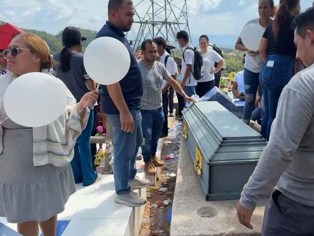 Me quedé sin mi otra mitad: despiden a estudiantes del Perla asesinado en El Progreso