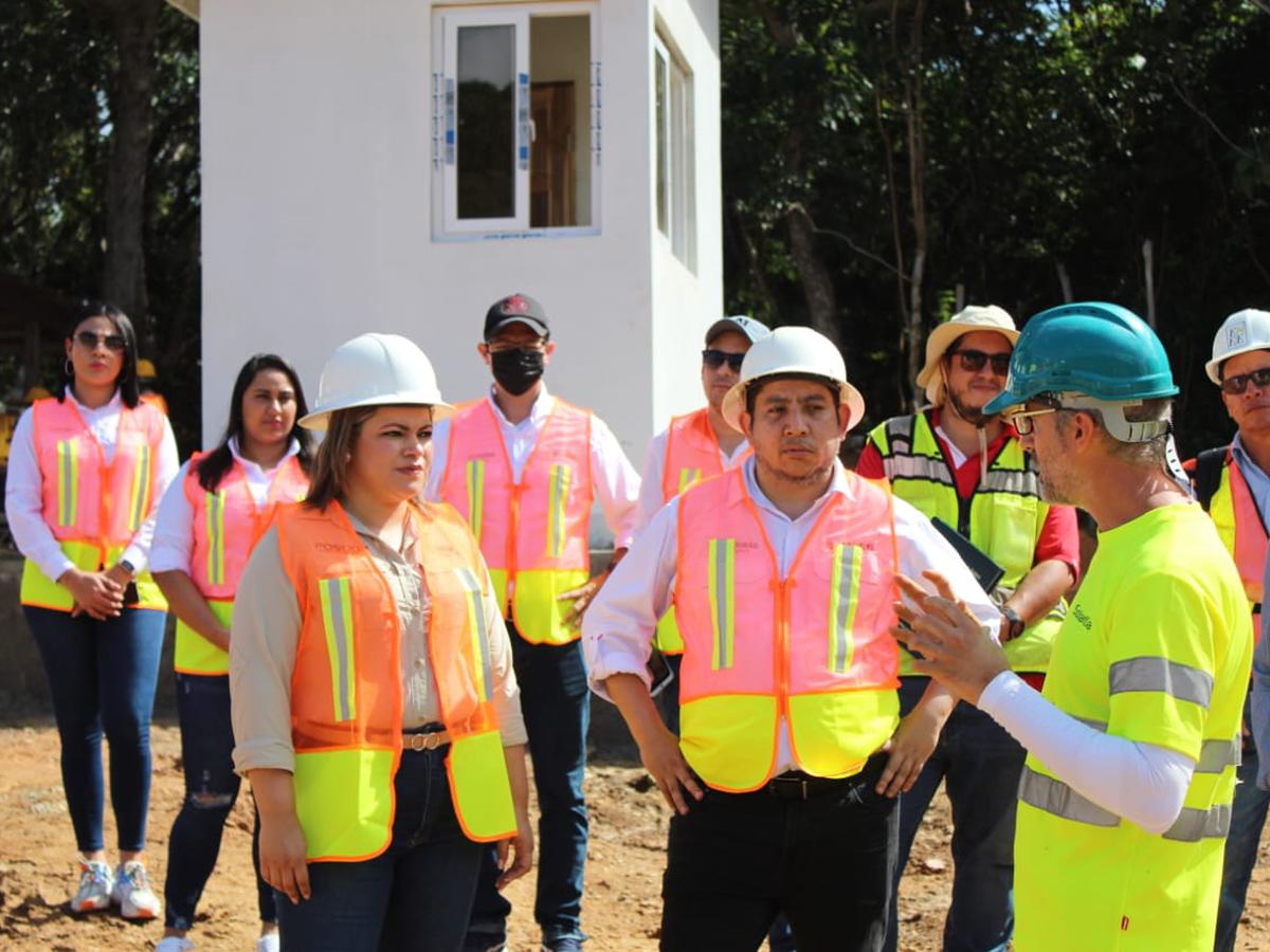 En Guanaja, está por entrar en operación la planta de generación fotovoltaica instalada, que llevará energía estable y de menor costo a los habitantes del municipio.