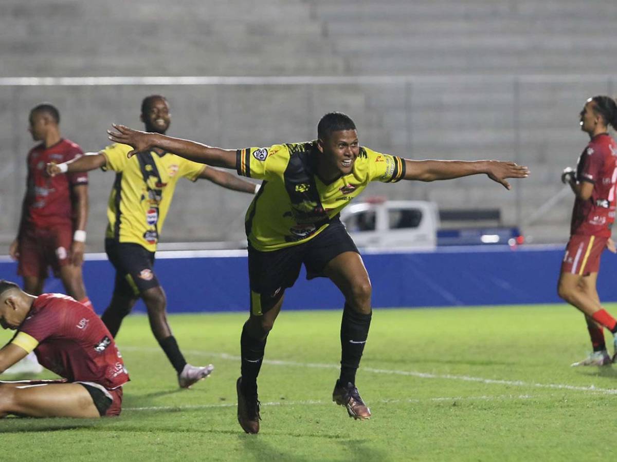 Pelea entre jugadores de Real España, festejo de Génesis y las chicas