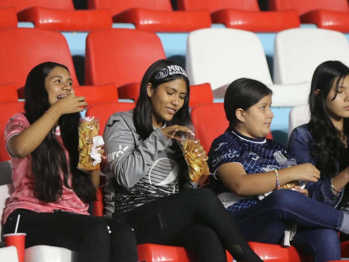 Festejos de Motagua, el jugador señalado en Platense y el descuido de bella chica