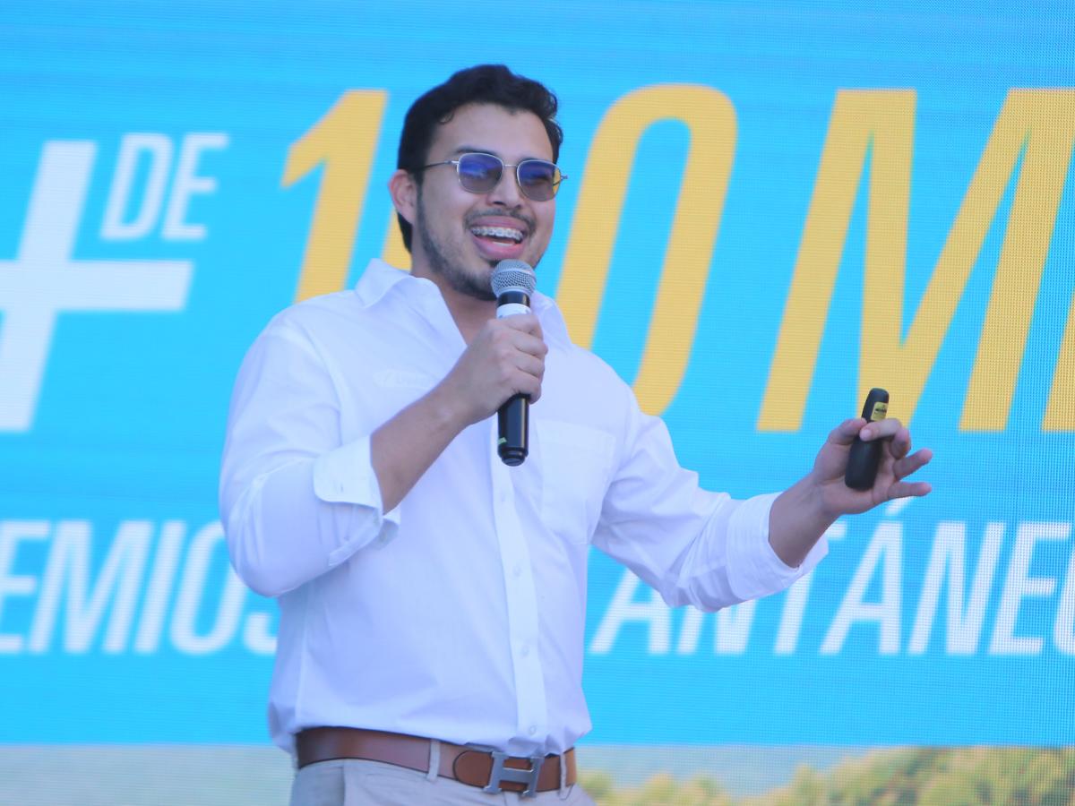 Eduardo ldiáquez, coordinador de Mercadeo